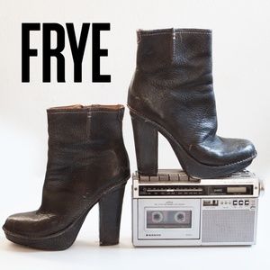 Rare Frye Victoria Ankle Boots in Black Leather